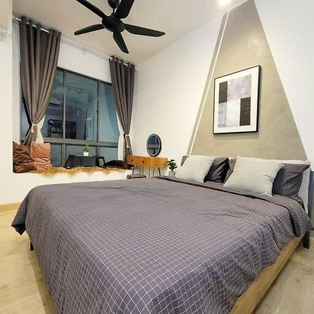 C14B Modern Infinity Pool Klcc Balcony View Apartment Kuala Lumpur Exterior photo