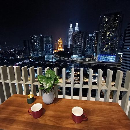 C14B Modern Infinity Pool Klcc Balcony View Apartment Kuala Lumpur Exterior photo