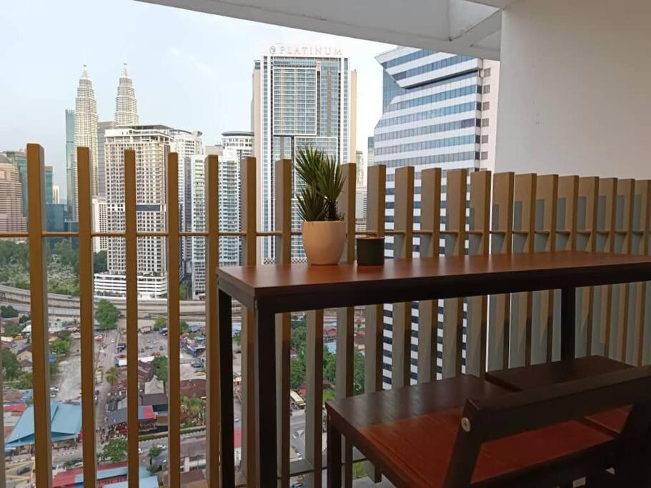 C14B Modern Infinity Pool Klcc Balcony View Apartment Kuala Lumpur Exterior photo