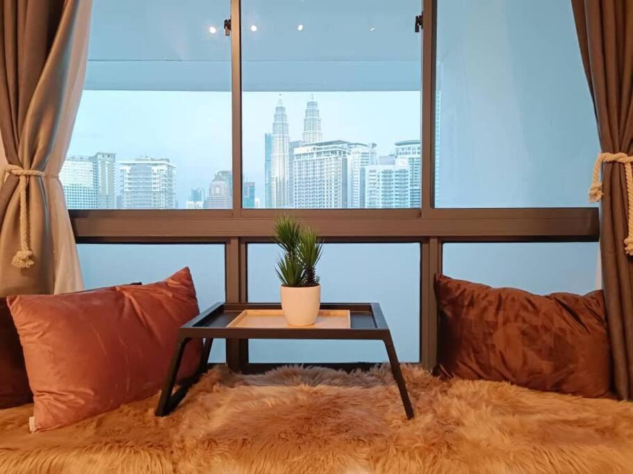 C14B Modern Infinity Pool Klcc Balcony View Apartment Kuala Lumpur Exterior photo