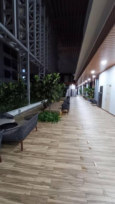 C14B Modern Infinity Pool Klcc Balcony View Apartment Kuala Lumpur Exterior photo