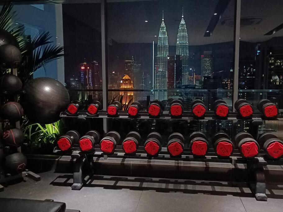 C14B Modern Infinity Pool Klcc Balcony View Apartment Kuala Lumpur Exterior photo