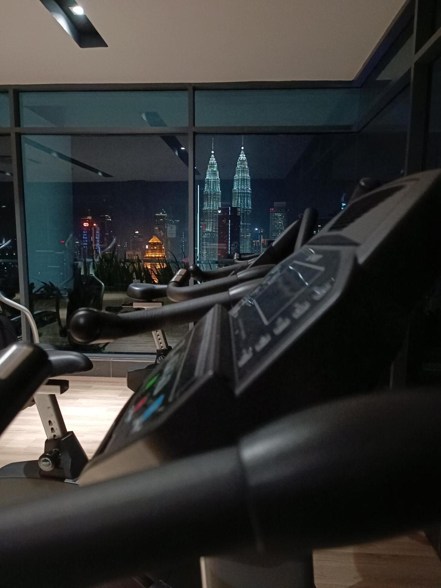 C14B Modern Infinity Pool Klcc Balcony View Apartment Kuala Lumpur Exterior photo