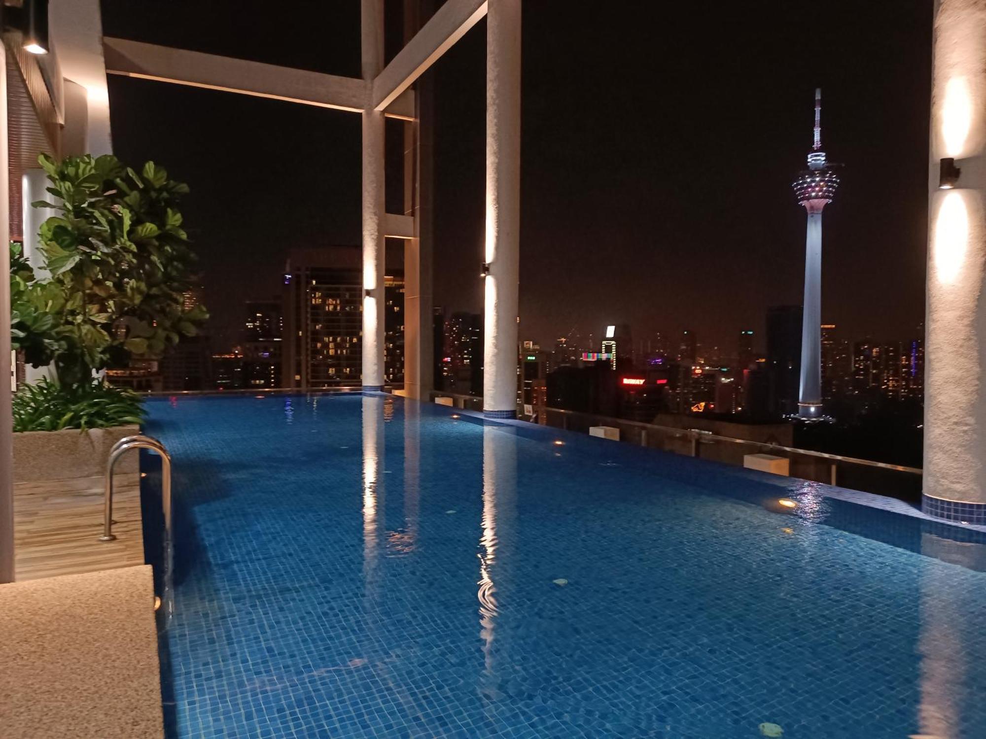 C14B Modern Infinity Pool Klcc Balcony View Apartment Kuala Lumpur Exterior photo