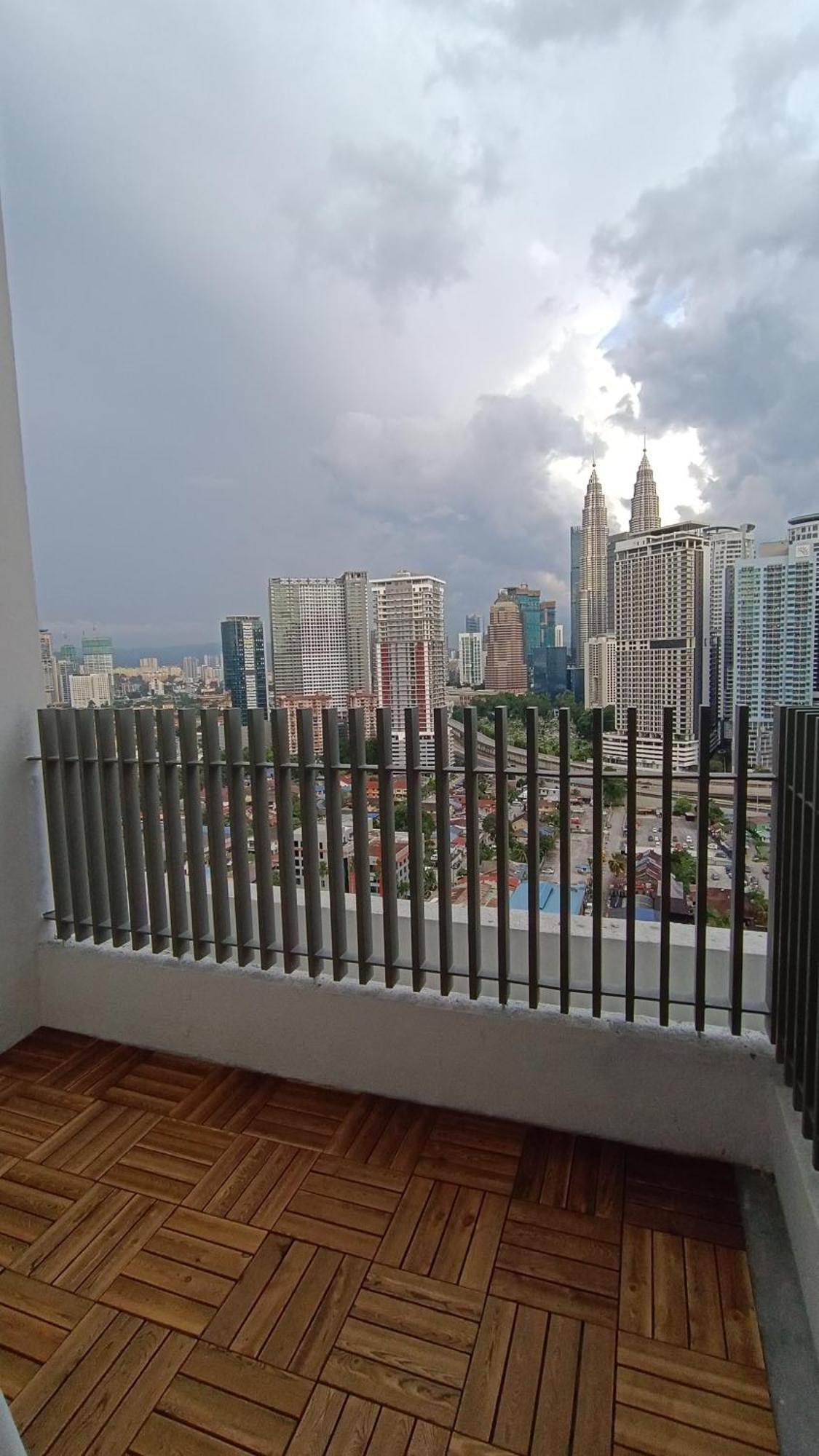 C14B Modern Infinity Pool Klcc Balcony View Apartment Kuala Lumpur Exterior photo